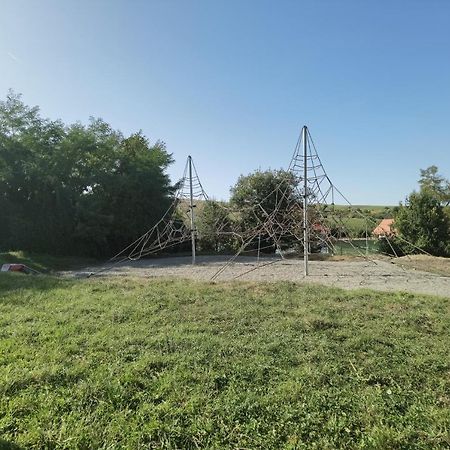 Kinderuni Bekokten Barcut Экстерьер фото
